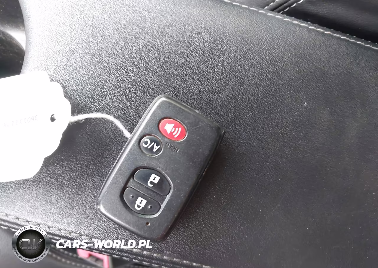 2013 Toyota Prius Four VIN:JTDKN3DU9D1640961 - 11