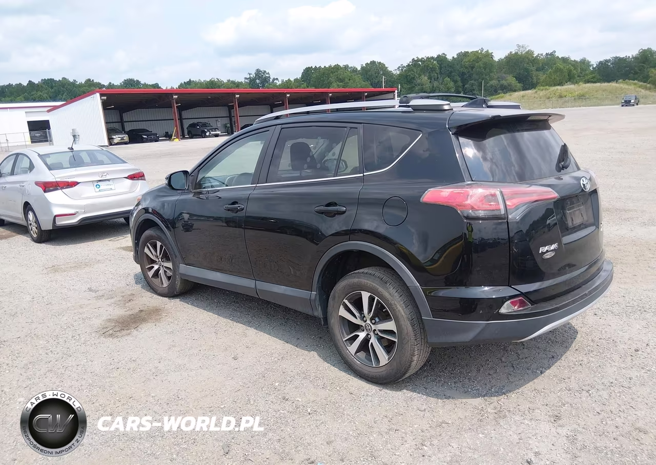 2018 Toyota Rav4 Xle VIN:2T3RFREVXJW826320 - 3