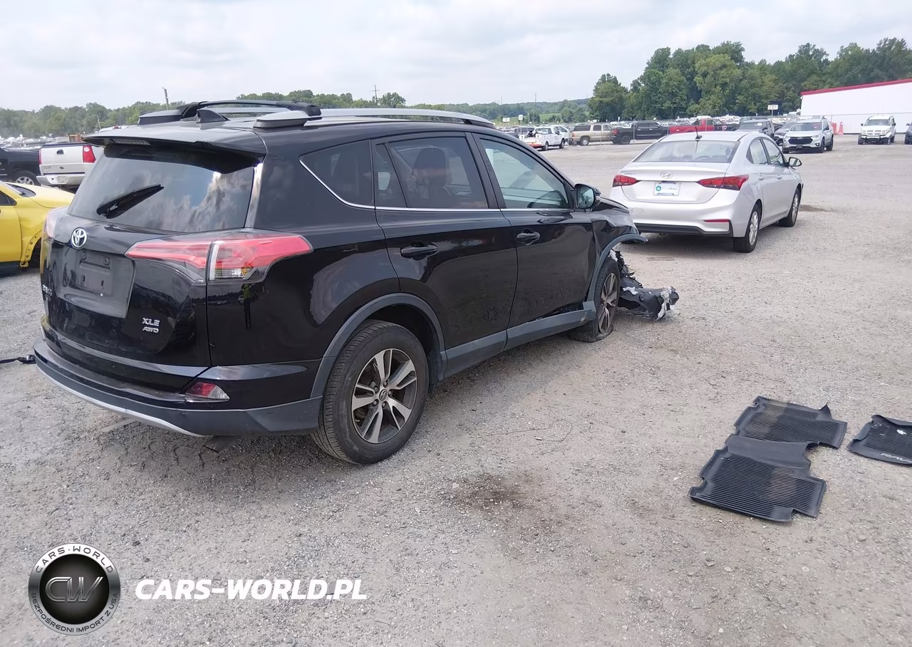 2018 Toyota Rav4 Xle VIN:2T3RFREVXJW826320 - 4