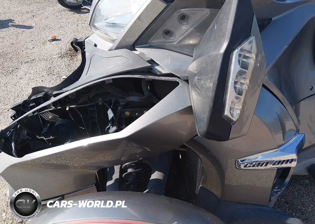 2011 Can-Am Spyder Roadster Rts VIN:2BXJBWC12BV000491 - 9