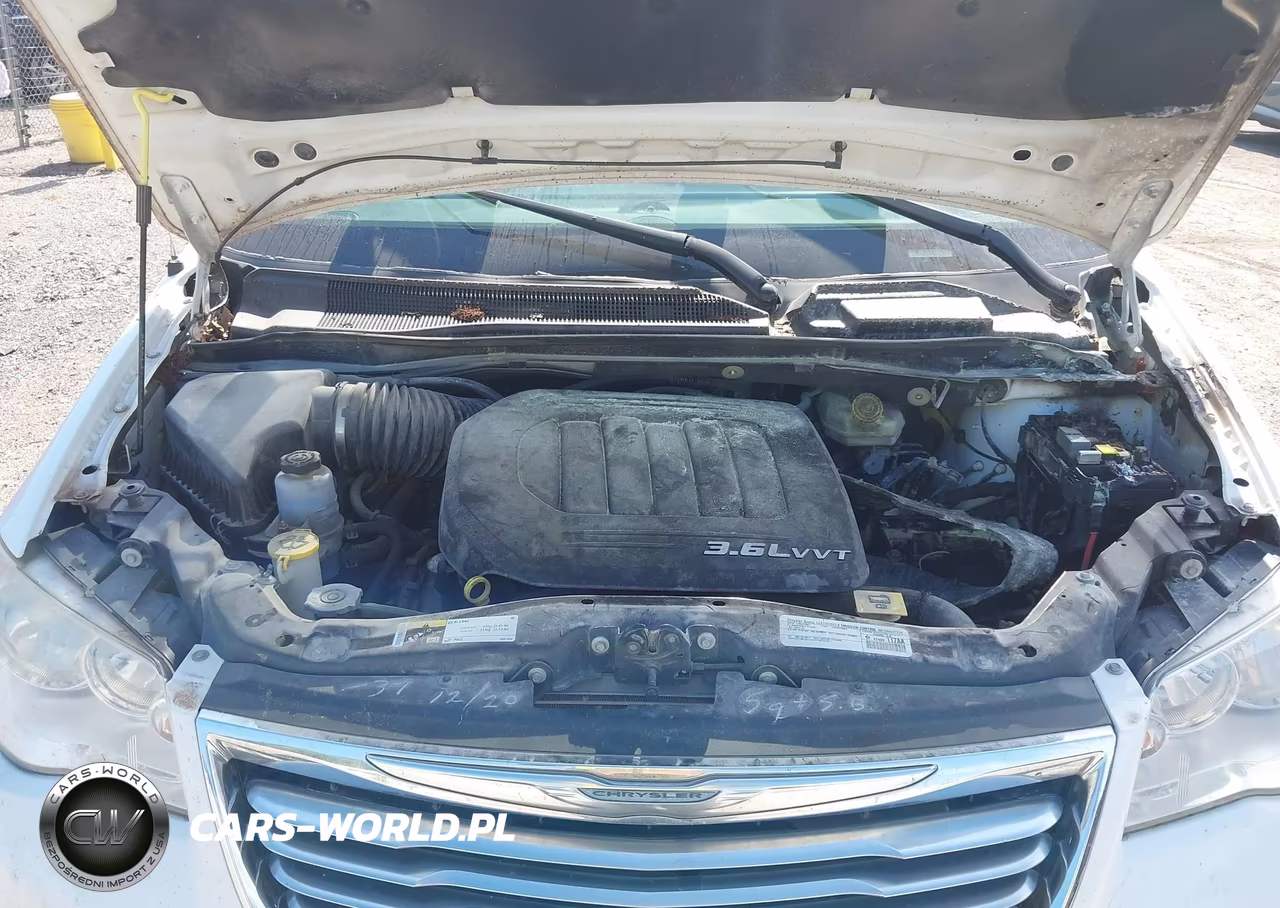 2015 Chrysler Town & Country Touring VIN:2C4RC1BG1FR628193 - 10