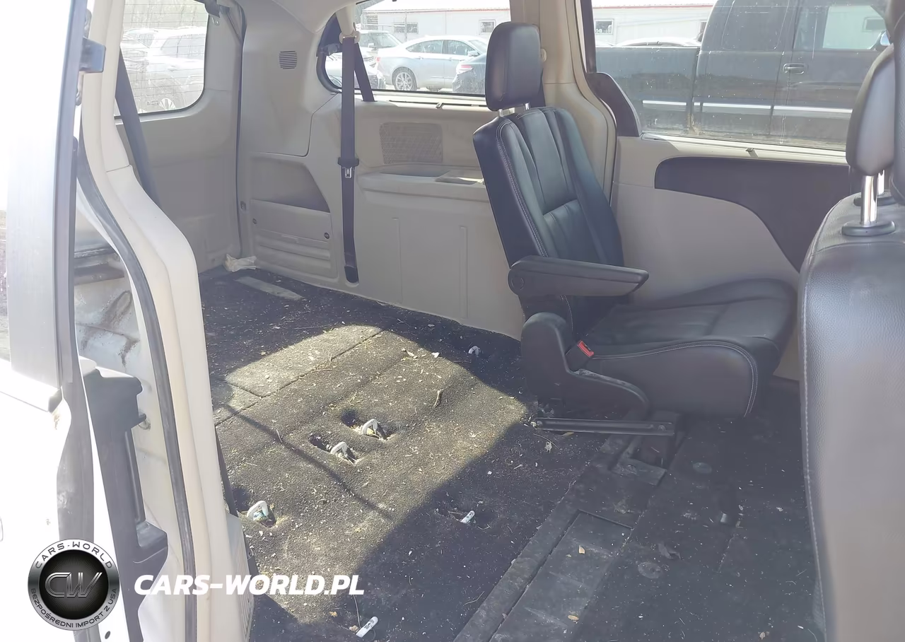 2015 Chrysler Town & Country Touring VIN:2C4RC1BG1FR628193 - 8