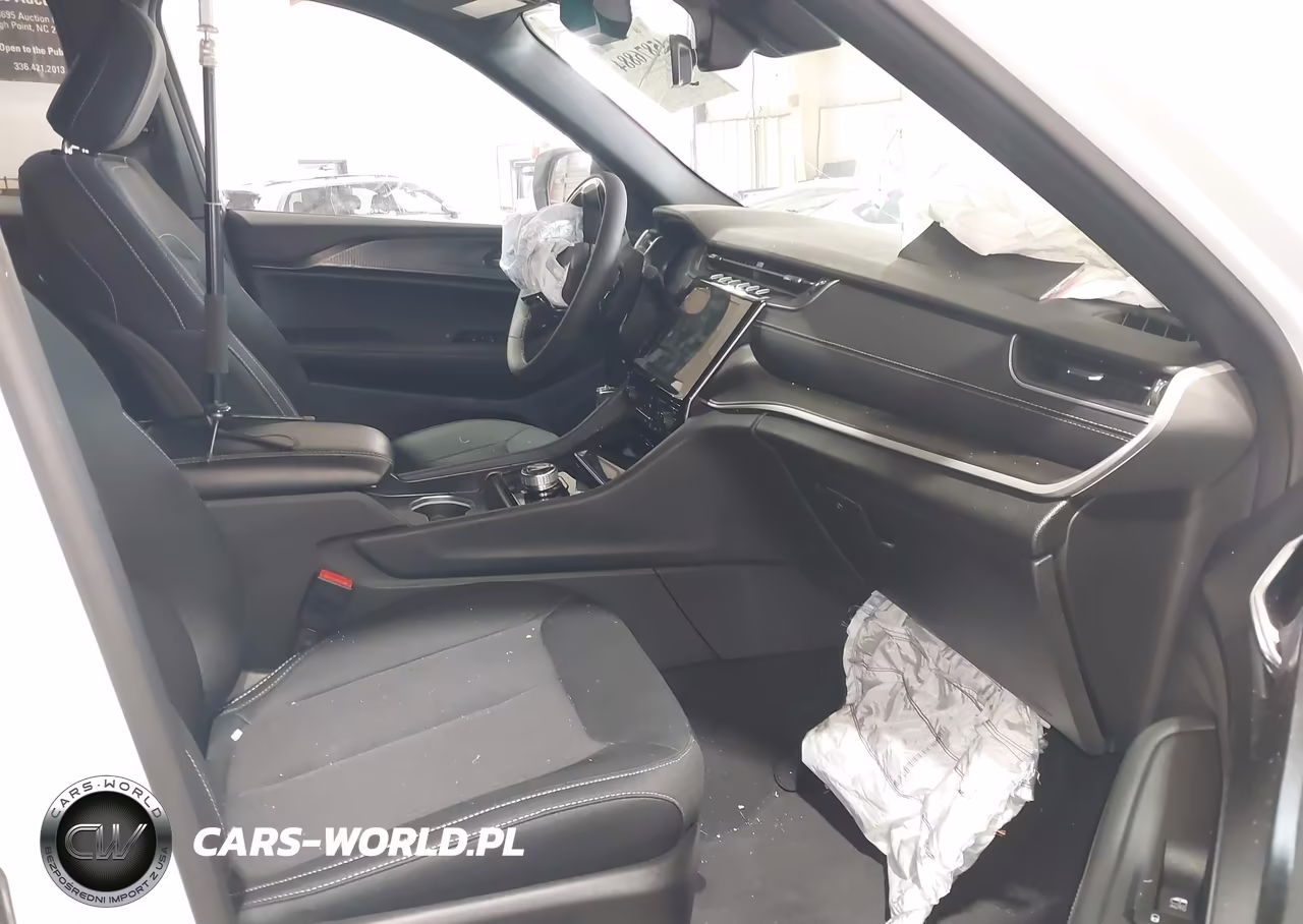 2025 Jeep Grand Cherokee L Laredo X 4X2 VIN:1C4RJJAGXS8792250 - 5