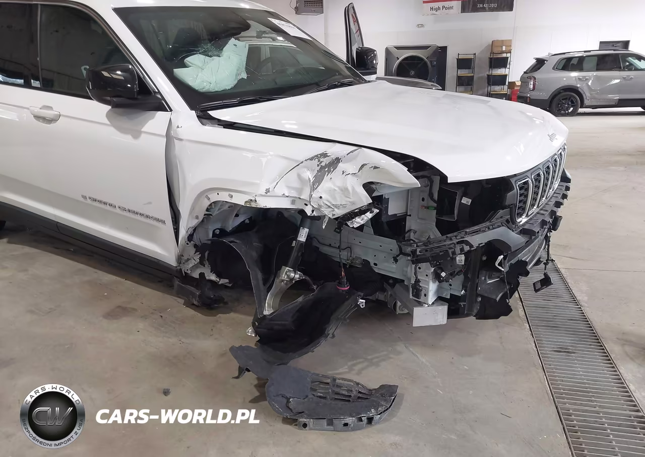 2025 Jeep Grand Cherokee L Laredo X 4X2 VIN:1C4RJJAGXS8792250 - 6