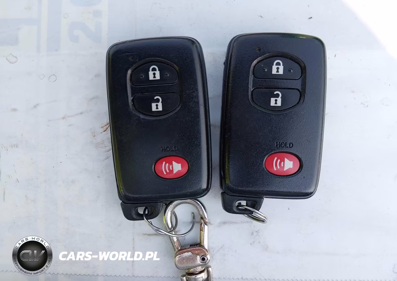 2014 Toyota Prius Two VIN:JTDKN3DU4E1764704 - 11