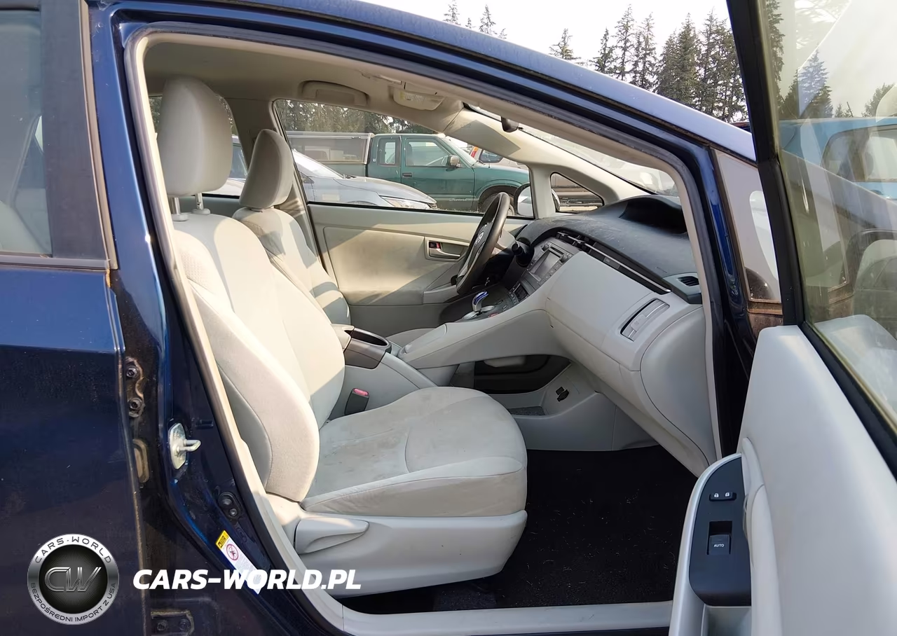 2014 Toyota Prius Two VIN:JTDKN3DU4E1764704 - 5