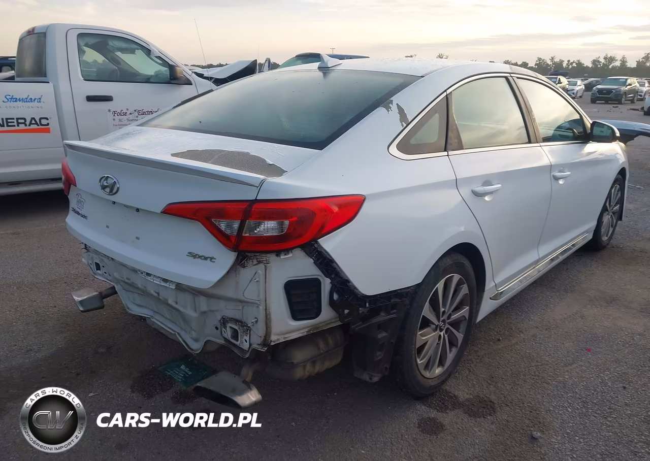 2016 Hyundai Sonata Sport VIN:5NPE34AF3GH269551 - 4