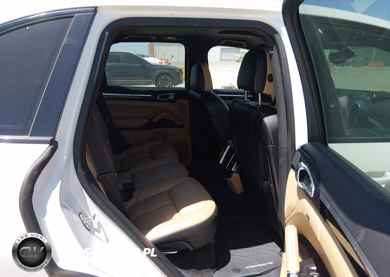 2017 Porsche Cayenne Platinum Edition VIN:WP1AA2A23HKA90627 - 8