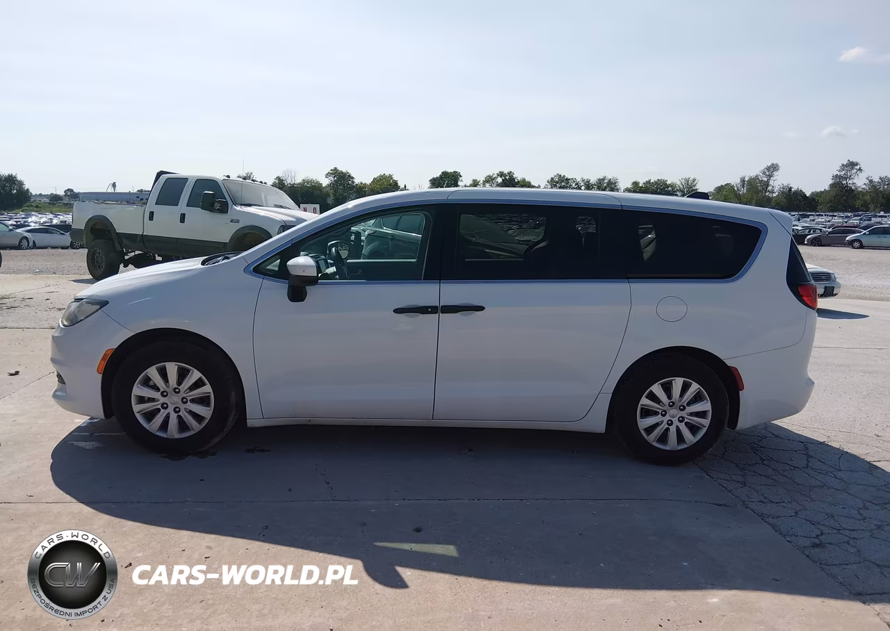 2021 Chrysler Voyager L VIN:2C4RC1AGXMR568414 - 14