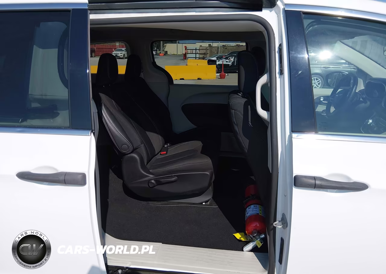 2021 Chrysler Voyager L VIN:2C4RC1AGXMR568414 - 8