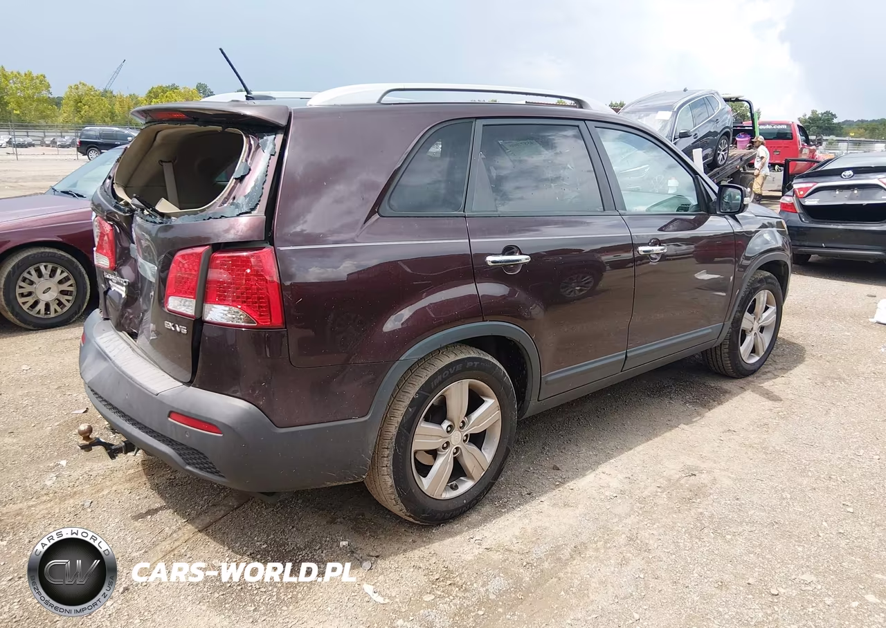 2013 Kia Sorento Ex V6 VIN:5XYKU4A21DG375612 - 4