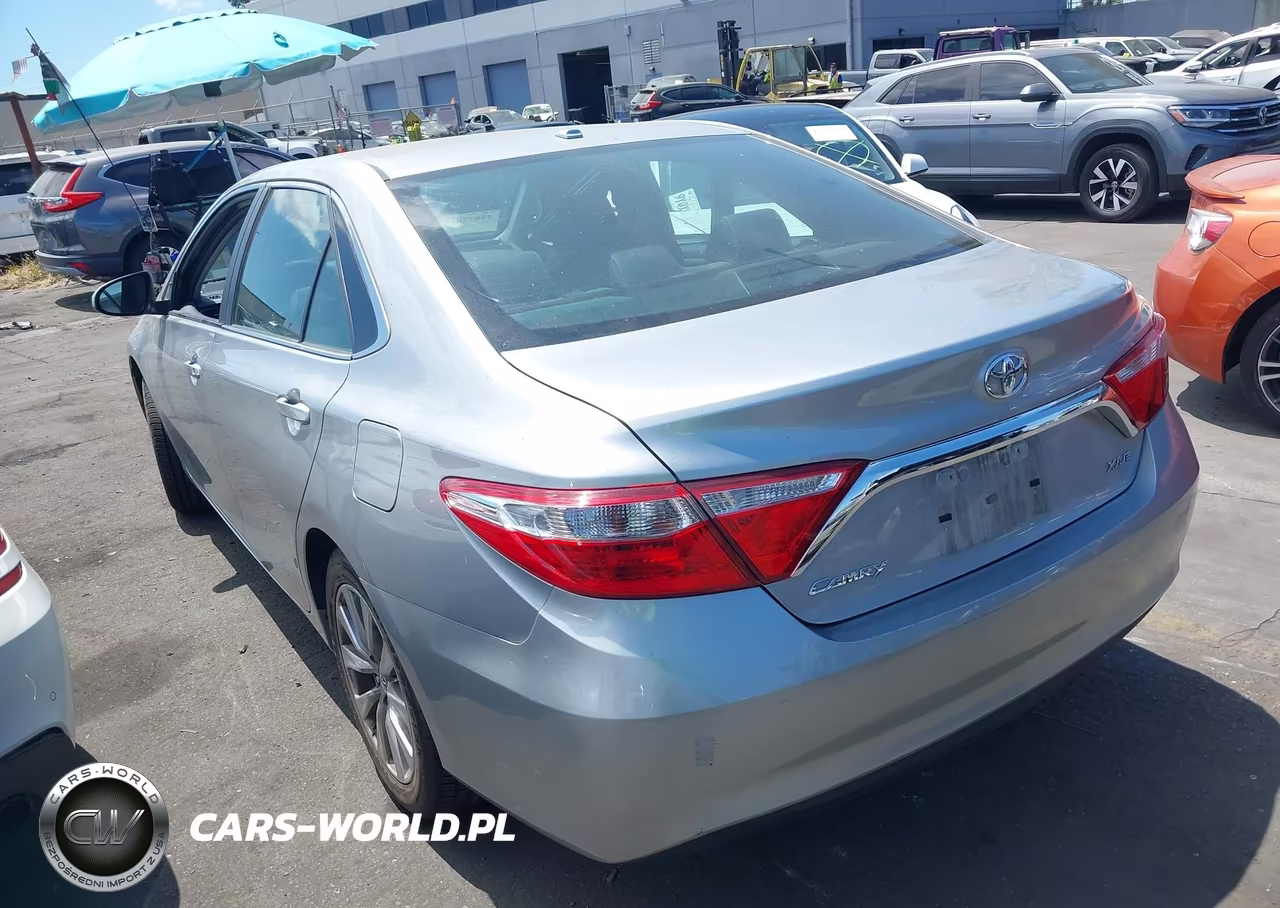 2017 Toyota Camry Xle VIN:4T1BF1FK7HU700748 - 3