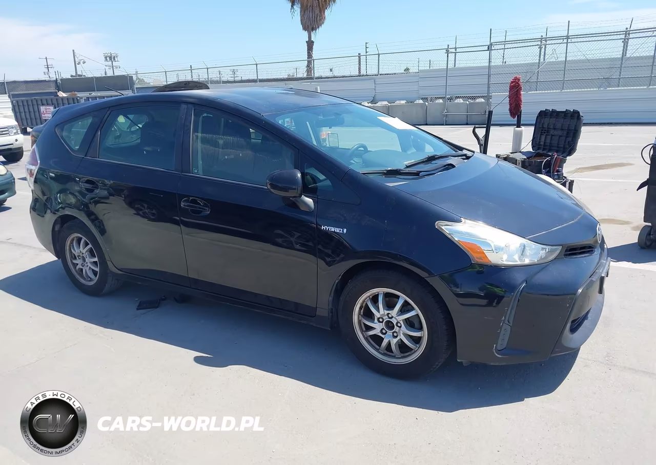 2015 Toyota Prius V Two – zdjęcie 1 z 16