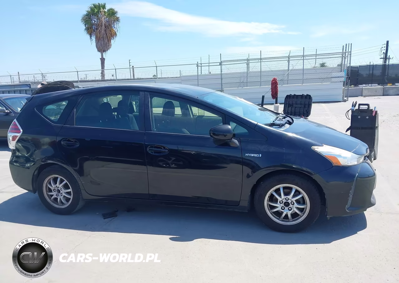 2015 Toyota Prius V Two VIN:JTDZN3EU3FJ027816 - 13