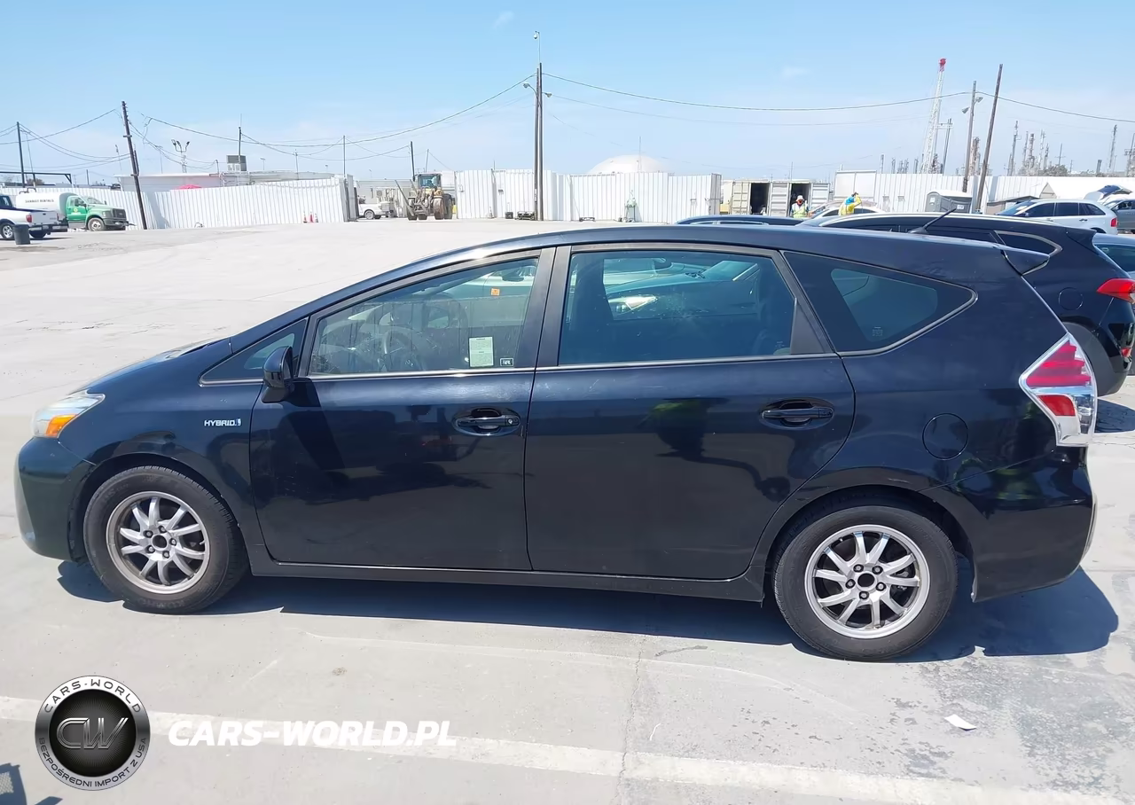 2015 Toyota Prius V Two VIN:JTDZN3EU3FJ027816 - 14