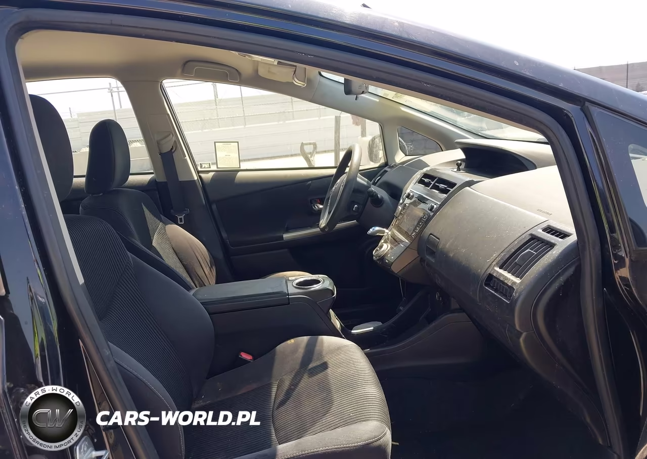 2015 Toyota Prius V Two VIN:JTDZN3EU3FJ027816 - 5
