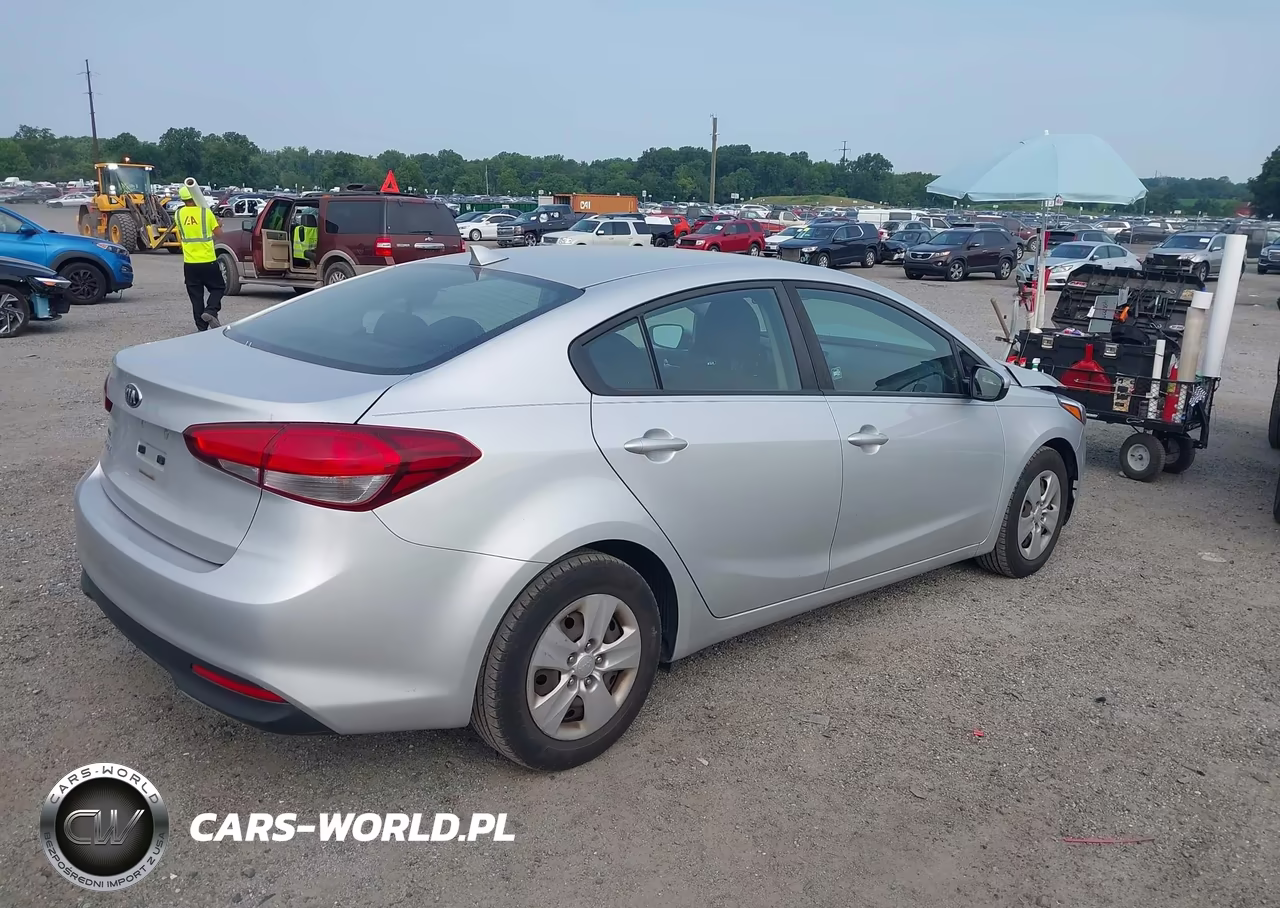 2017 Kia Forte Lx VIN:3KPFK4A74HE125867 - 4