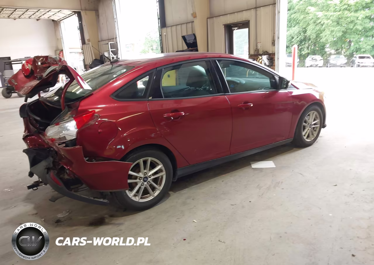2015 Ford Focus Se VIN:1FADP3F25FL258907 - 4