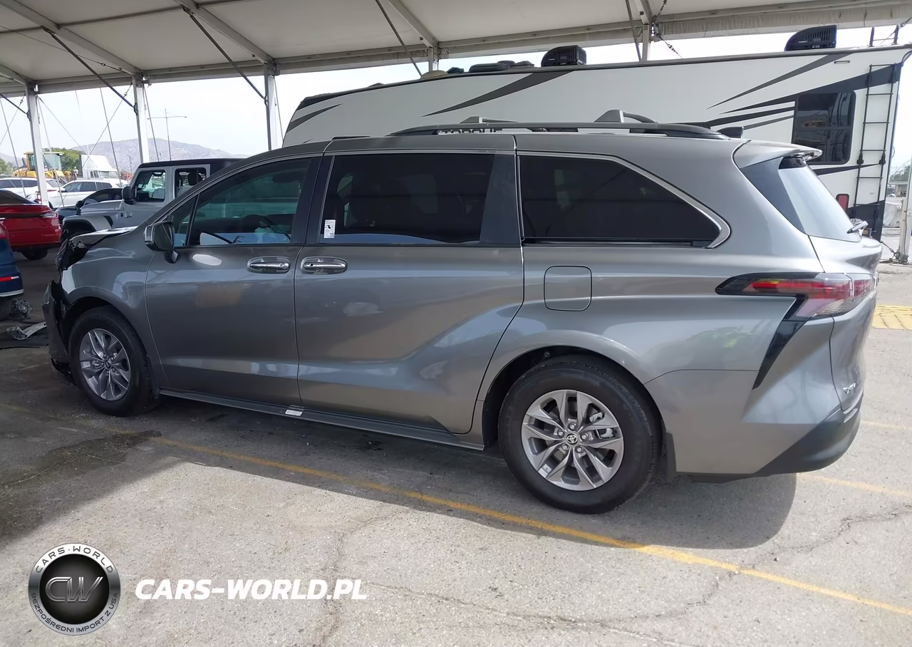 2026 Toyota Sienna Xle VIN:5TDYRKECXTS333380 - 14