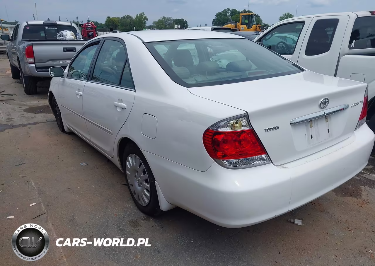 2005 Toyota Camry Xle VIN:4T1BE30K55U598143 - 3