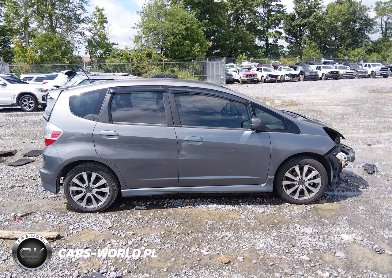 2013 Honda Fit Sport VIN:JHMGE8H50DC041262 - 14