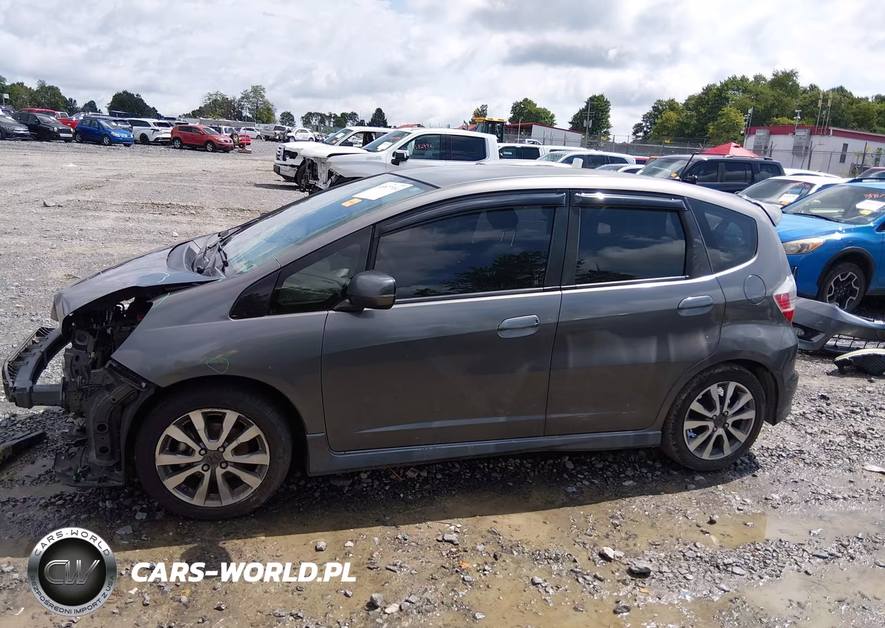 2013 Honda Fit Sport VIN:JHMGE8H50DC041262 - 15