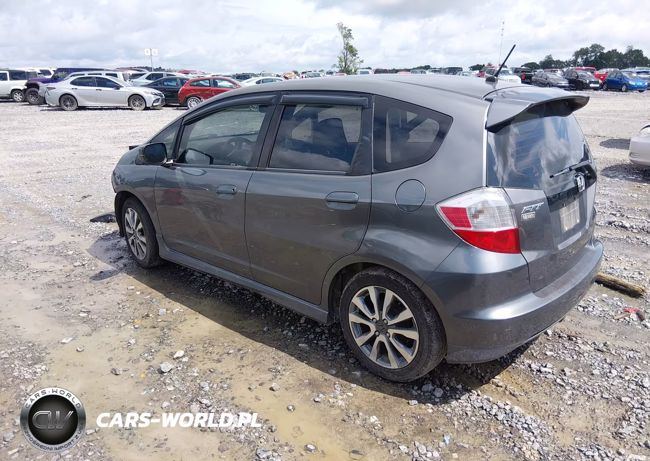 2013 Honda Fit Sport VIN:JHMGE8H50DC041262 - 3