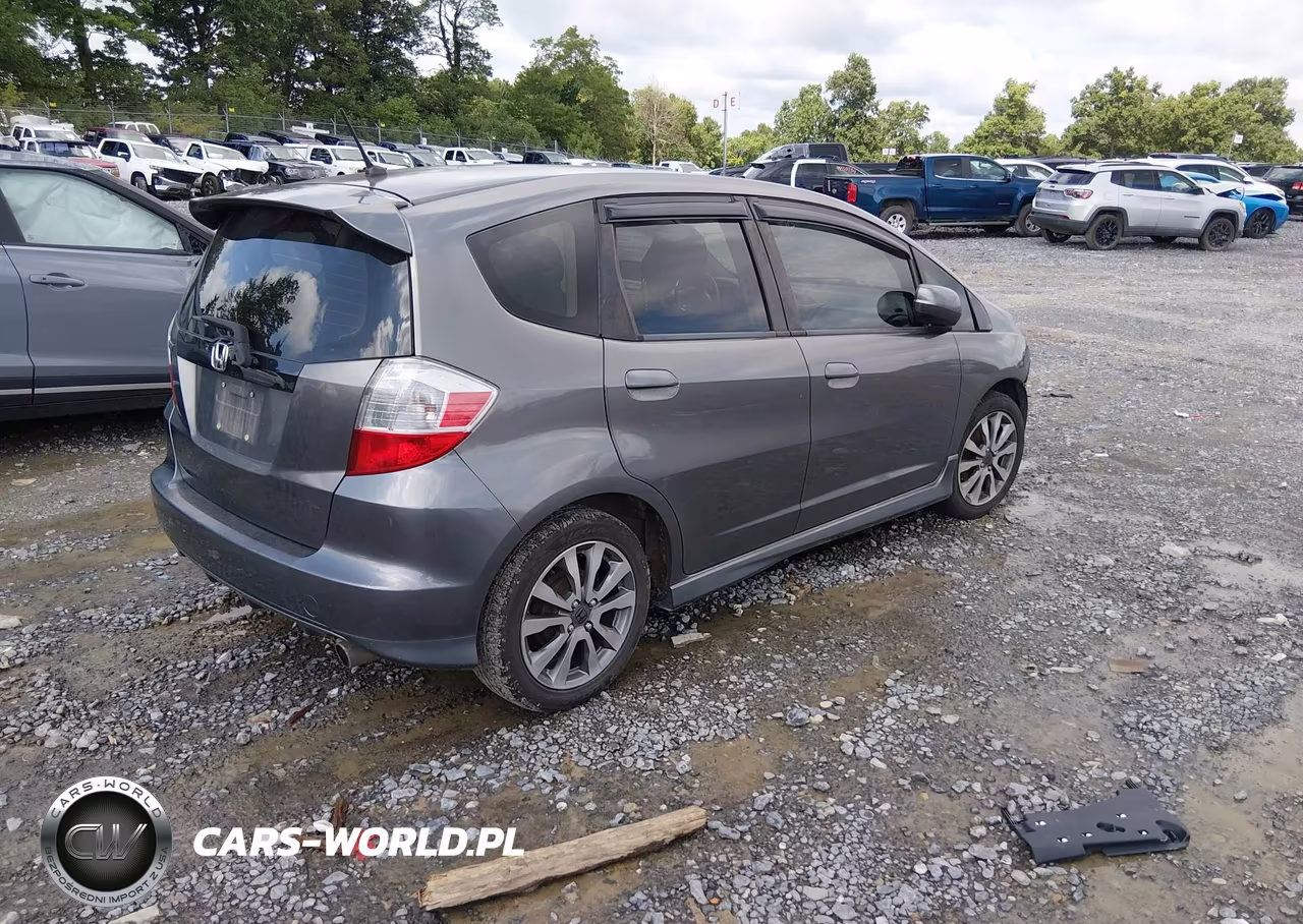 2013 Honda Fit Sport VIN:JHMGE8H50DC041262 - 4