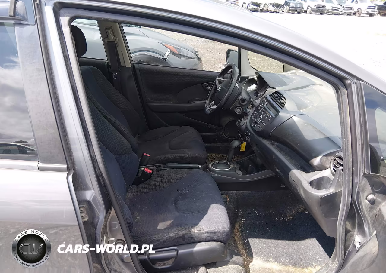 2013 Honda Fit Sport VIN:JHMGE8H50DC041262 - 5