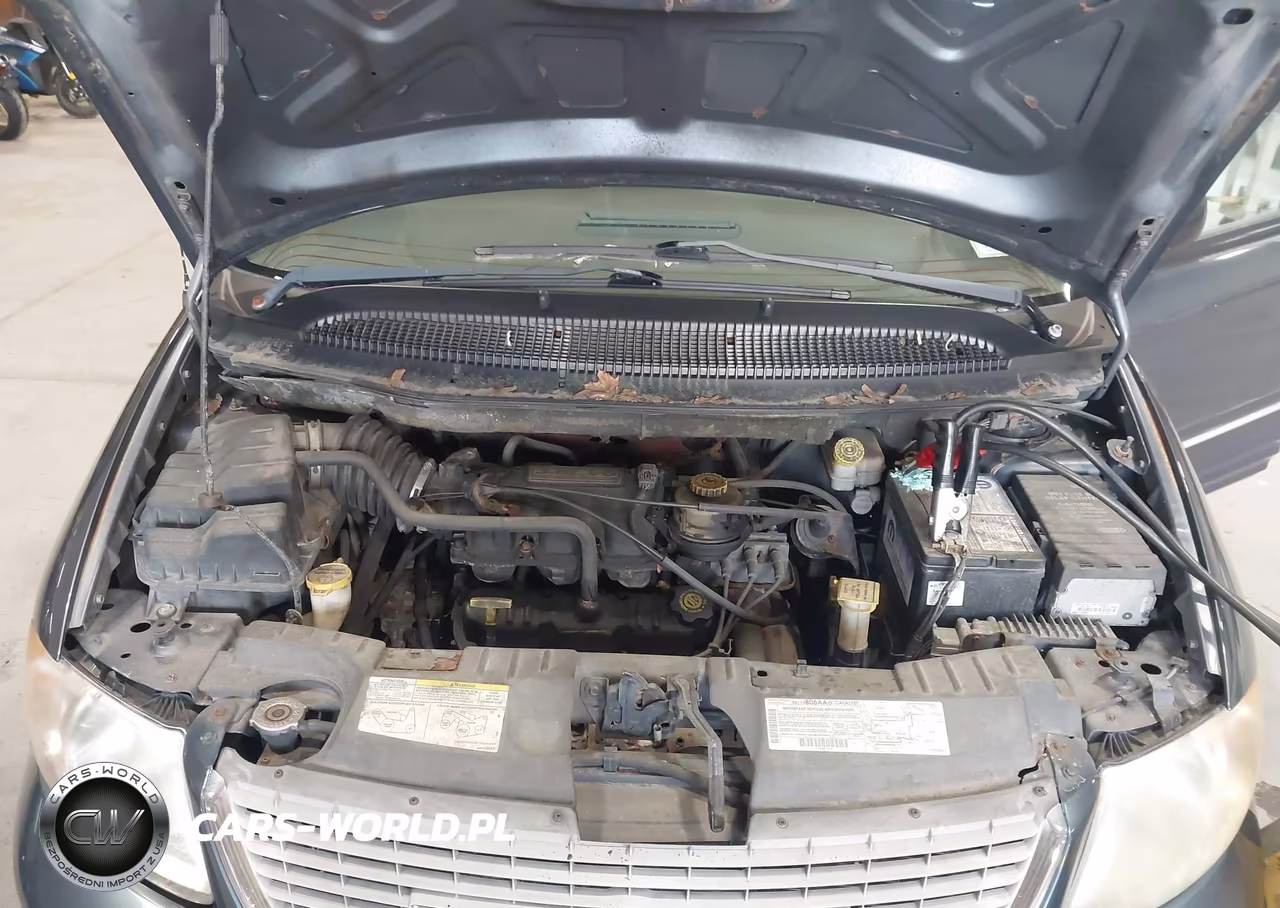 2002 Chrysler Town & Country Limited VIN:2C8GP64L32R575945 - 10