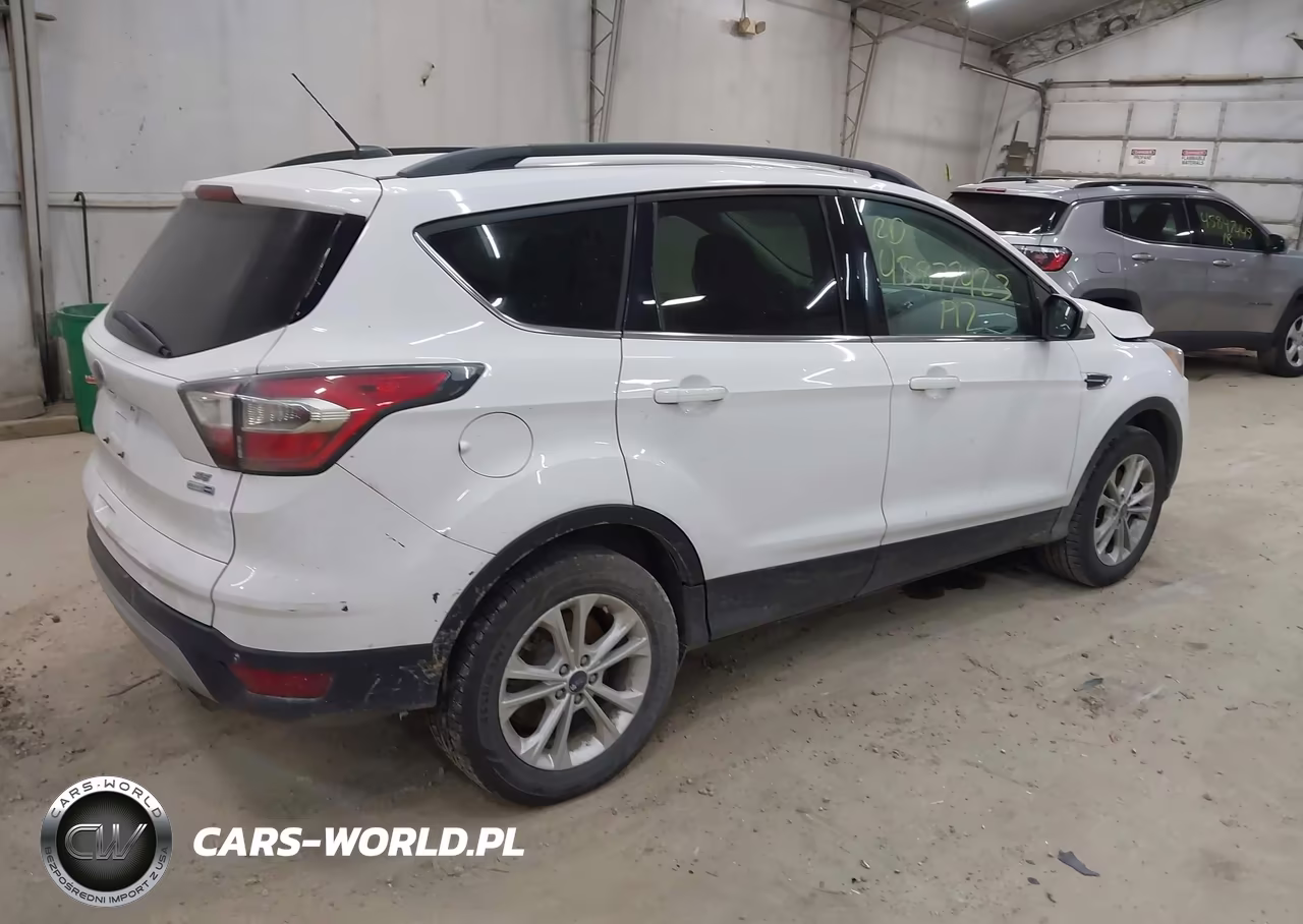 2017 Ford Escape Se VIN:1FMCU9GD8HUB13631 - 4