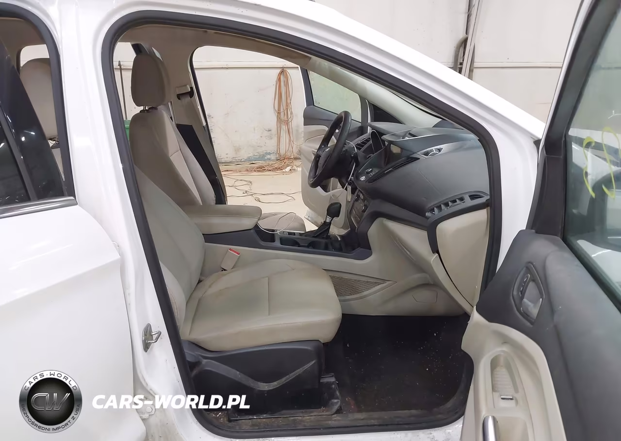 2017 Ford Escape Se VIN:1FMCU9GD8HUB13631 - 5
