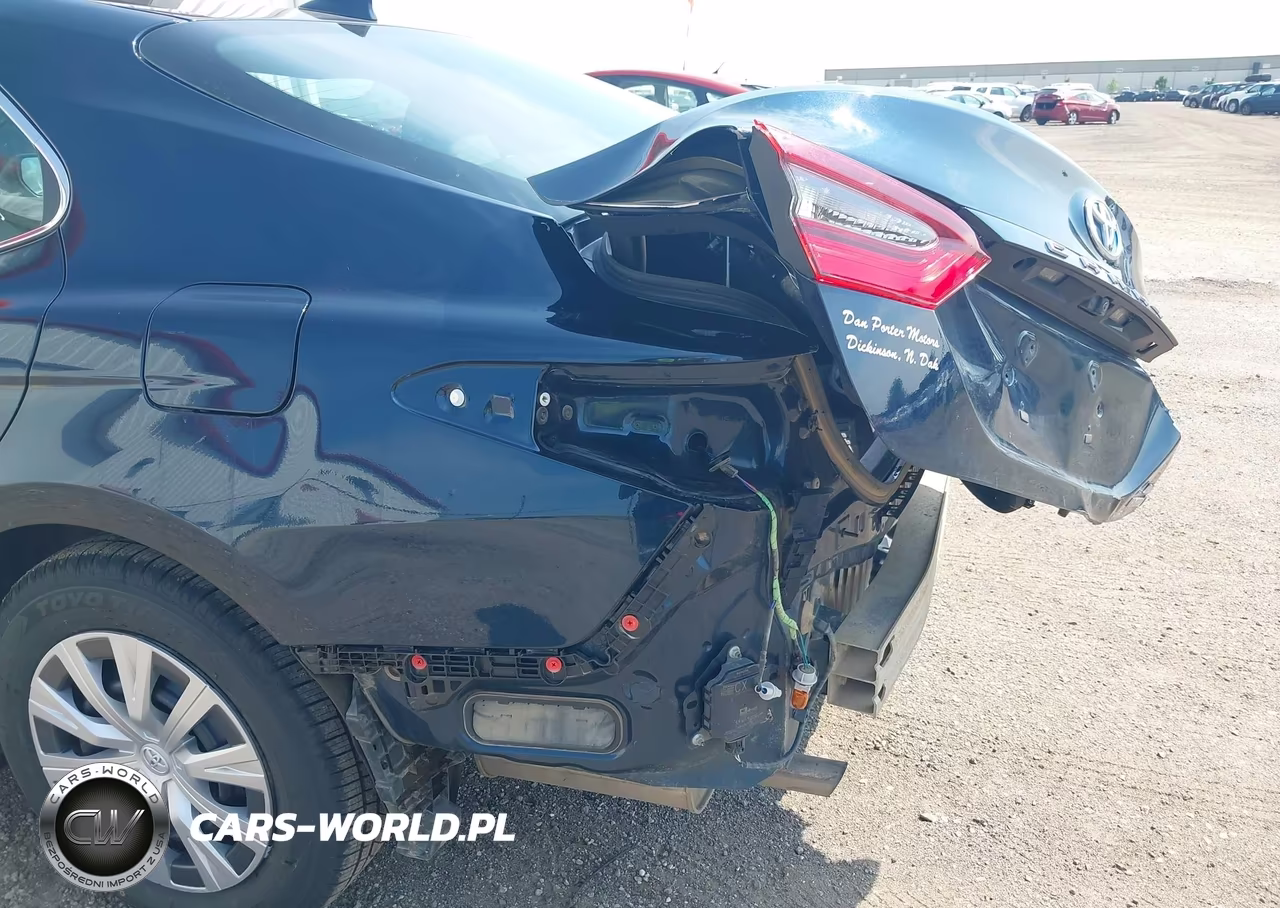 2021 Toyota Camry Le Hybrid VIN:4T1C31AK1MU565037 - 18