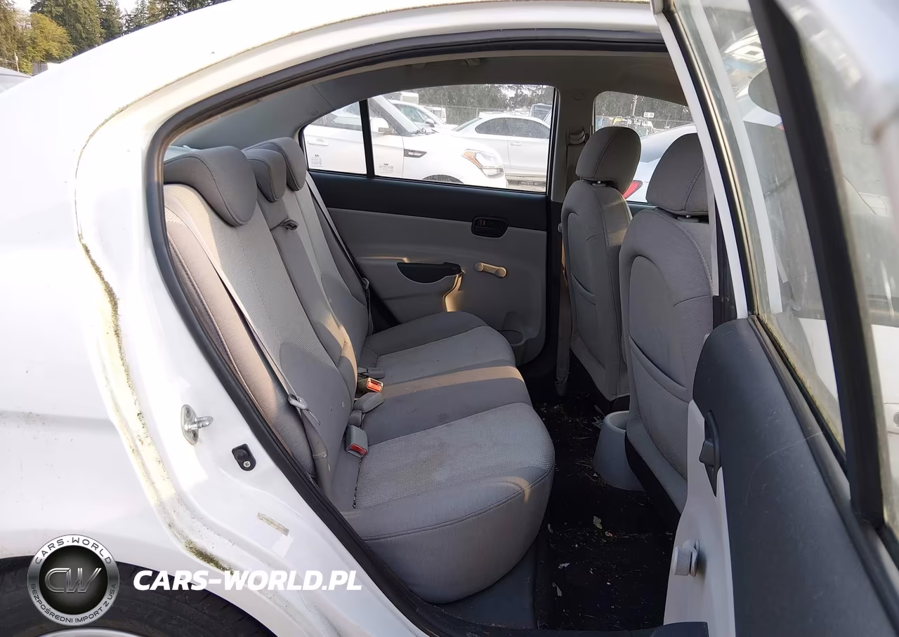 2008 Hyundai Accent Gls VIN:KMHCN46C28U243770 - 8