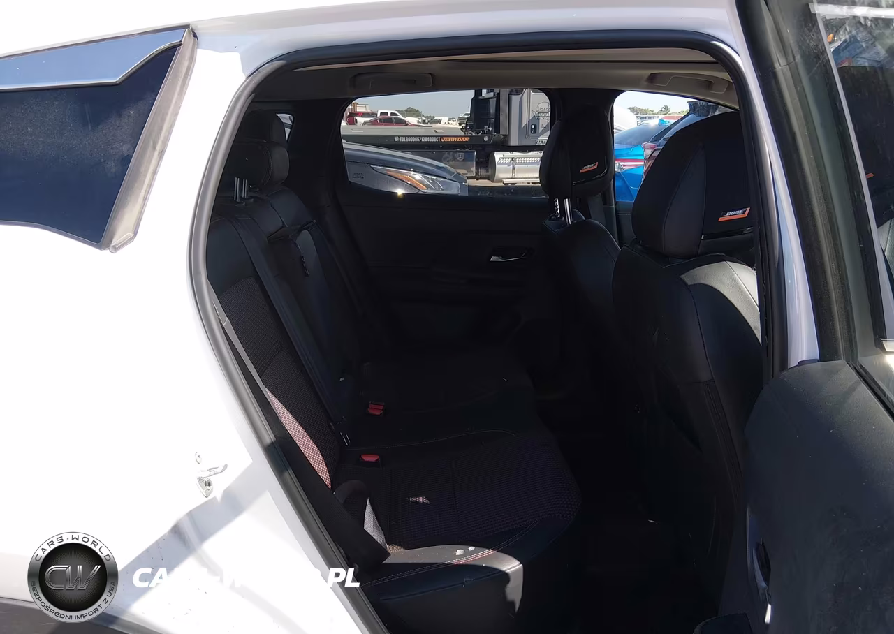 2025 Nissan Kicks Sr Fwd VIN:3N8AP6DC1SL388244 - 8
