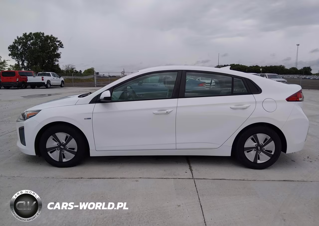 2020 Hyundai Ioniq Hybrid Blue VIN:KMHC65LC7LU233221 - 15