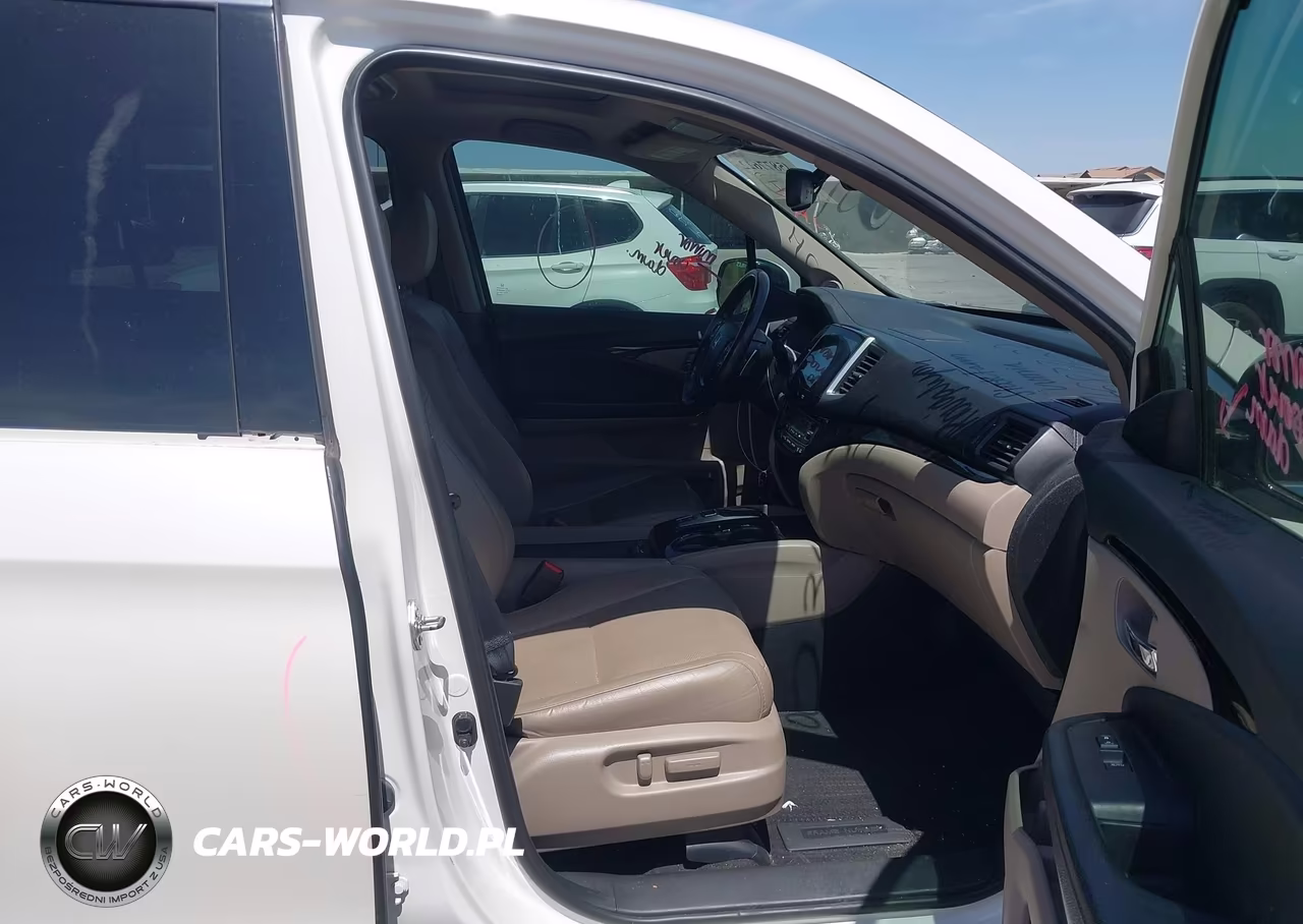 2018 Honda Pilot Elite VIN:5FNYF6H05JB046192 - 5