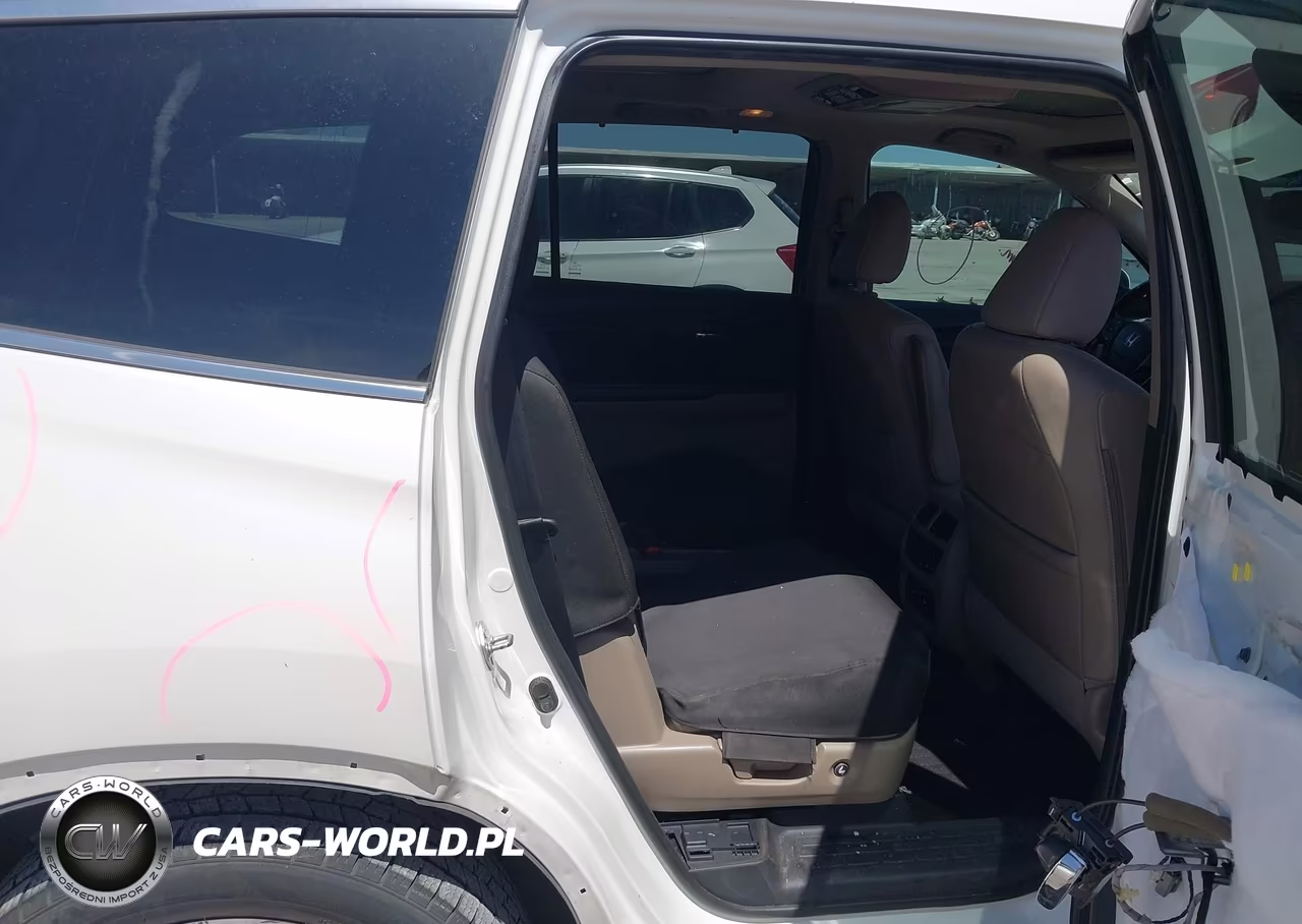 2018 Honda Pilot Elite VIN:5FNYF6H05JB046192 - 8