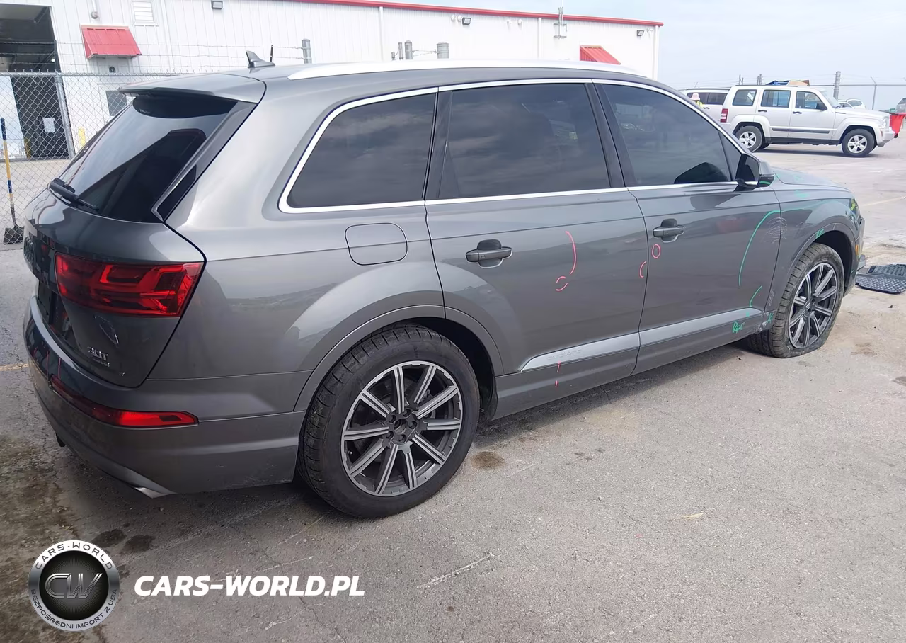 2017 Audi Q7 3.0T Premium VIN:WA1VAAF78HD011341 - 4