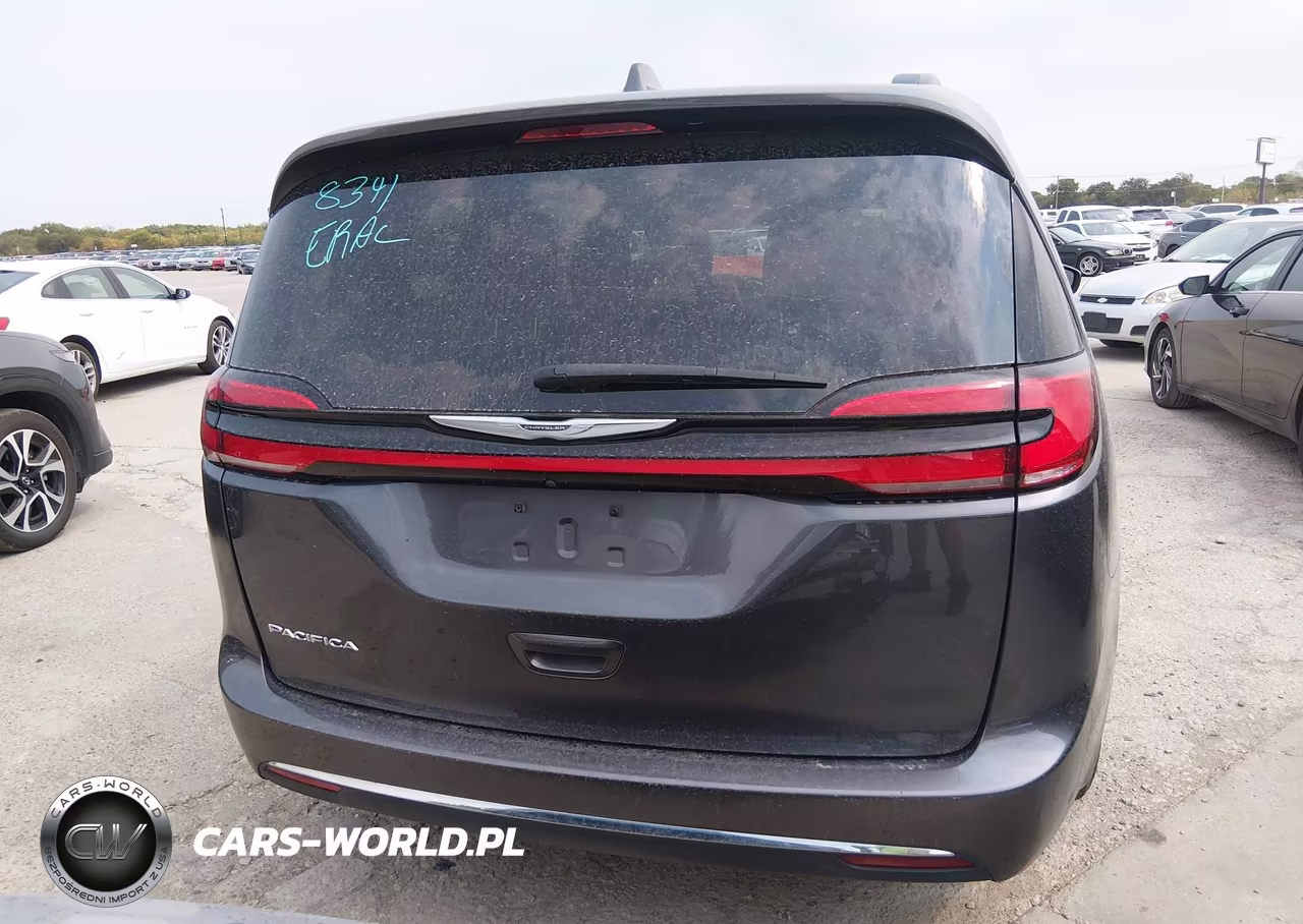 2022 Chrysler Pacifica Touring L VIN:2C4RC1BG0NR215308 - 16