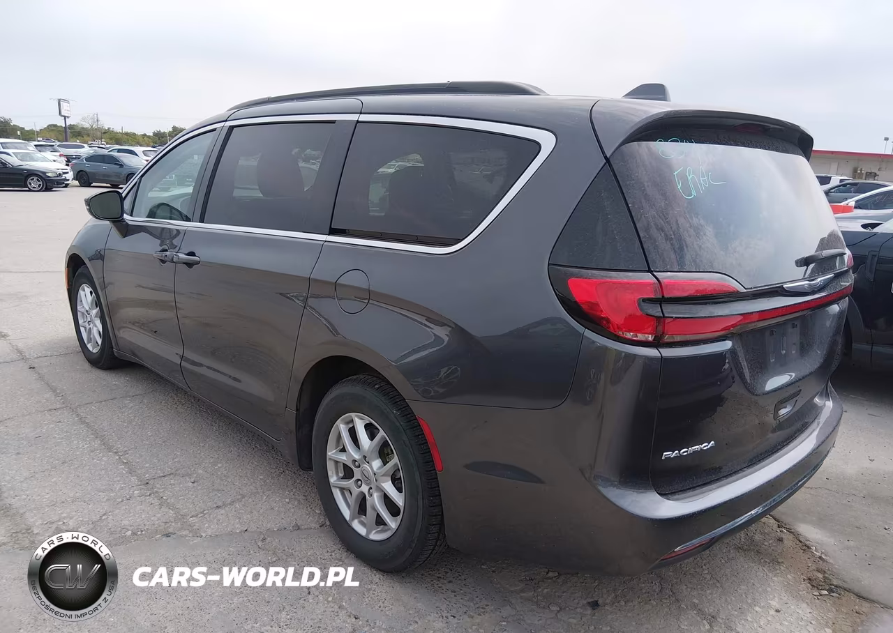 2022 Chrysler Pacifica Touring L VIN:2C4RC1BG0NR215308 - 3