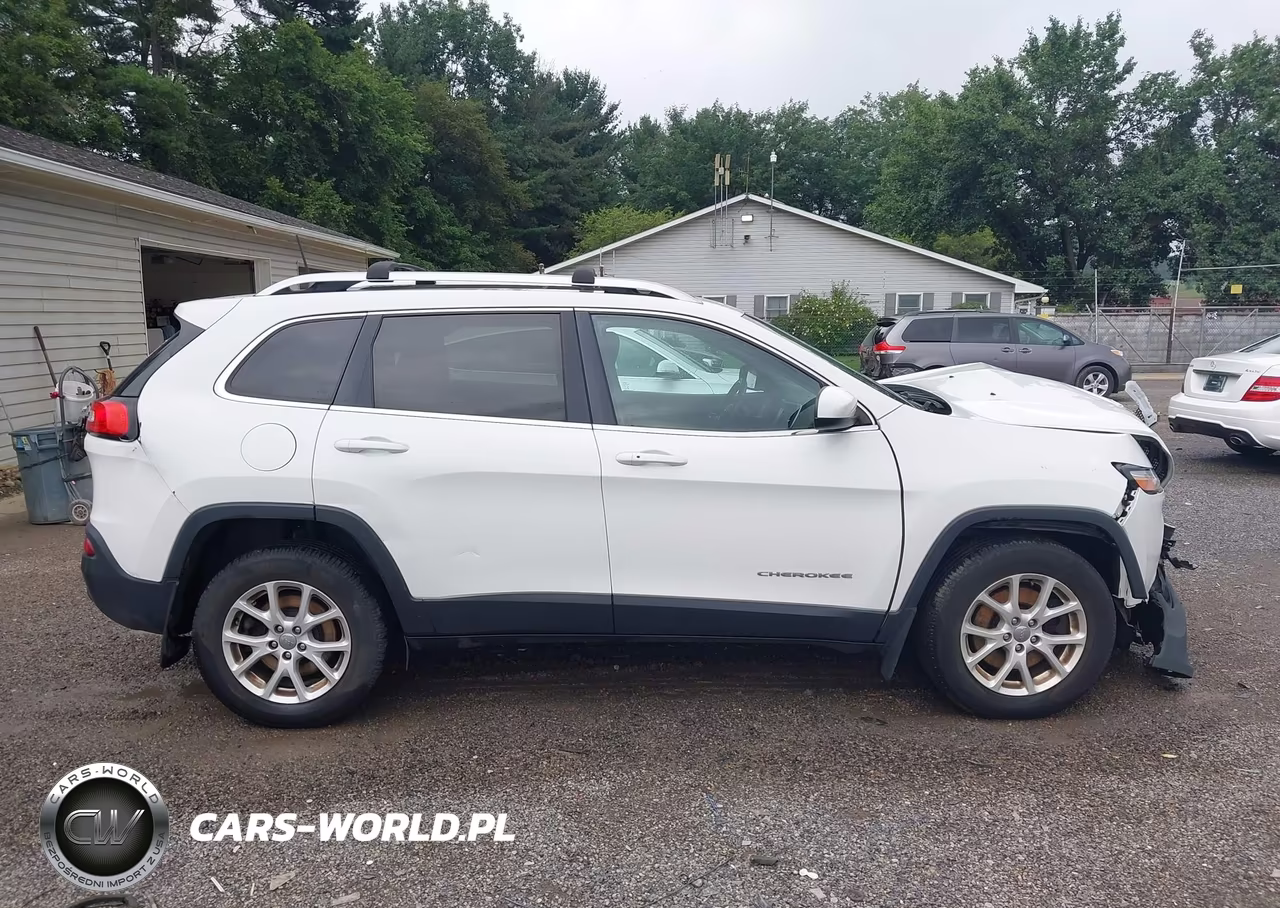 2016 Jeep Cherokee Latitude VIN:1C4PJMCB7GW333075 - 13