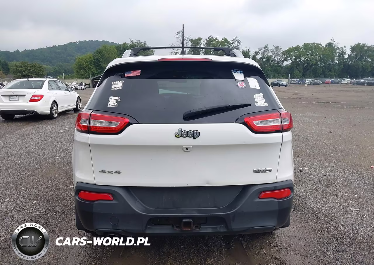 2016 Jeep Cherokee Latitude VIN:1C4PJMCB7GW333075 - 16