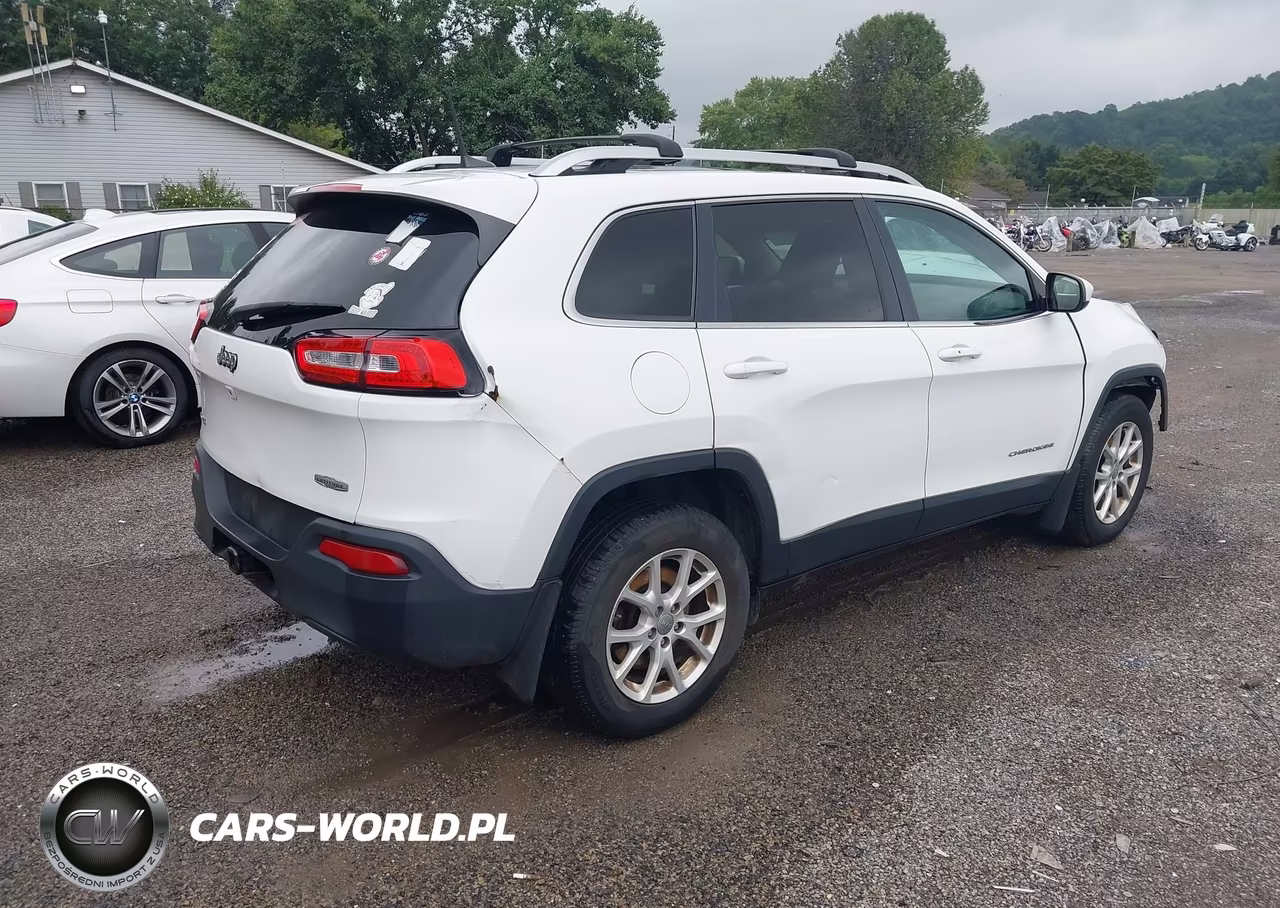 2016 Jeep Cherokee Latitude VIN:1C4PJMCB7GW333075 - 4