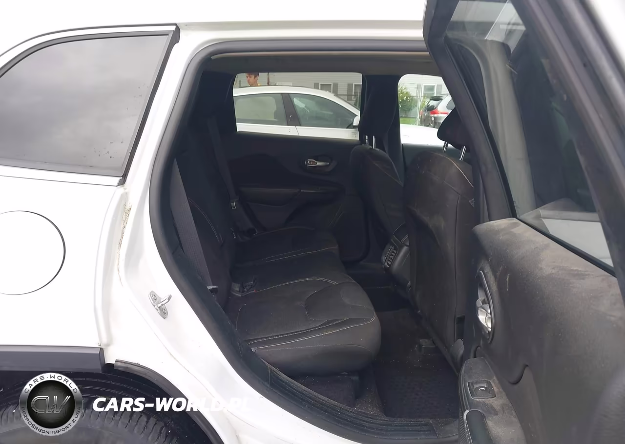 2016 Jeep Cherokee Latitude VIN:1C4PJMCB7GW333075 - 8