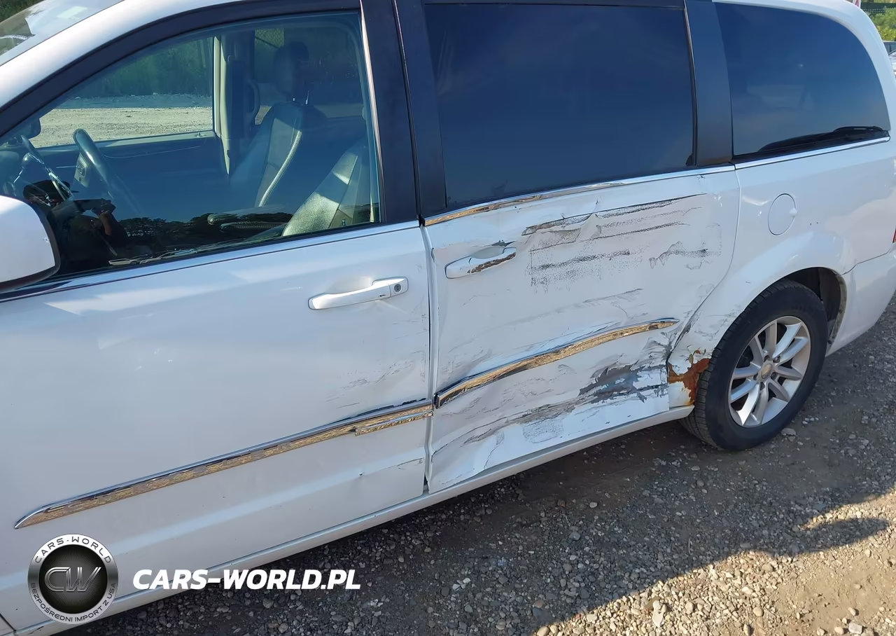 2014 Chrysler Town & Country Touring VIN:2C4RC1BGXER455045 - 6