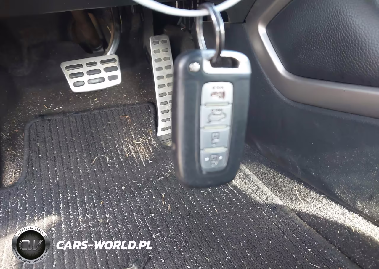 2016 Hyundai Veloster Turbo VIN:KMHTC6AE3GU264863 - 11