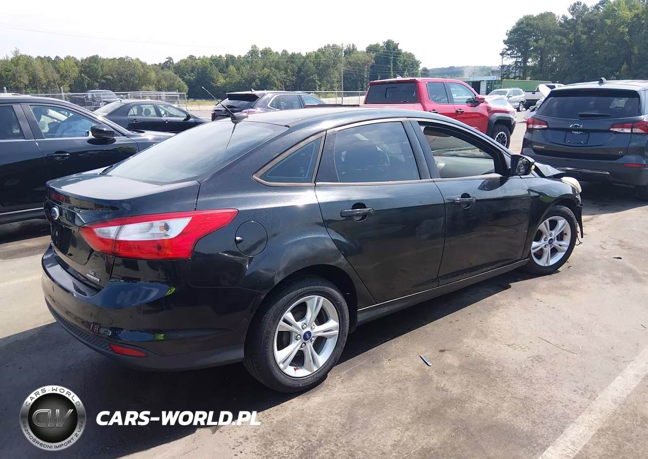 2014 Ford Focus Se VIN:1FADP3F29EL298440 - 4