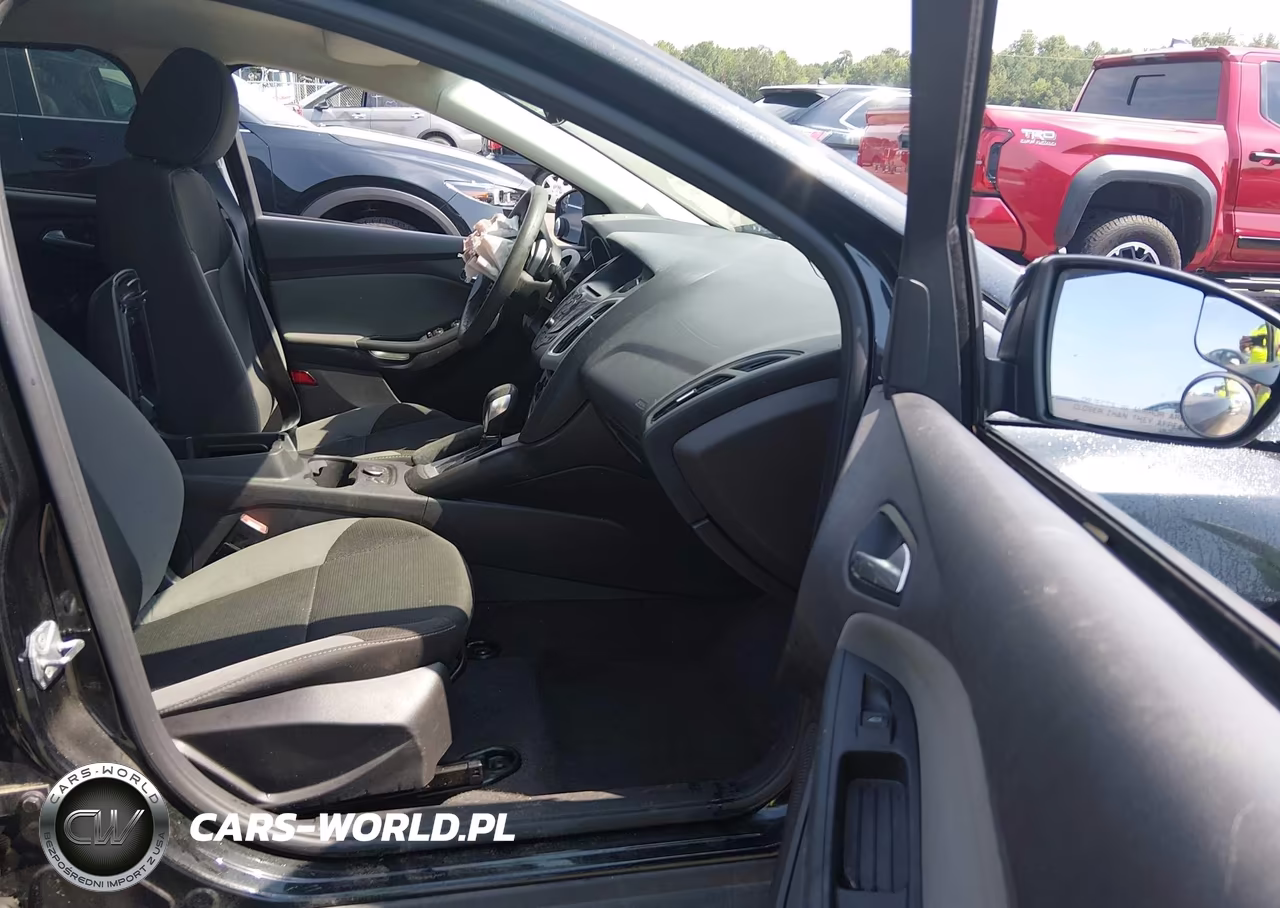 2014 Ford Focus Se VIN:1FADP3F29EL298440 - 5