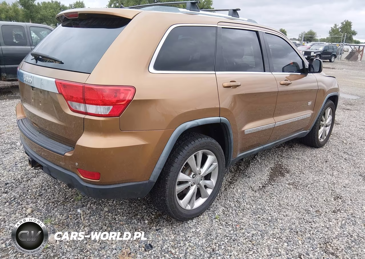 2011 Jeep Grand Cherokee Laredo VIN:1J4RR4GT4BC646366 - 4
